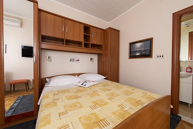 Apartments Grozdana, Tučepi - bedroom