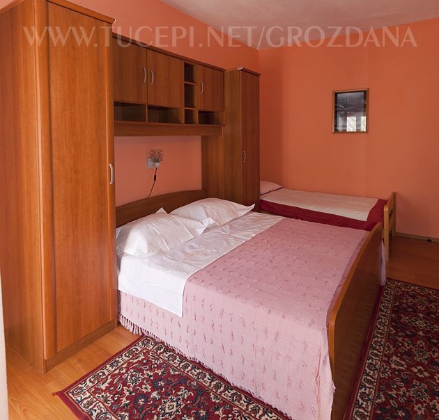 Apartments Grozdana, Tučepi - bedroom