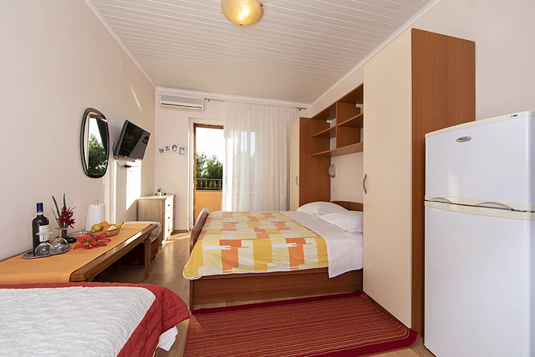 Apartments Grozdana, Tučepi - bedroom