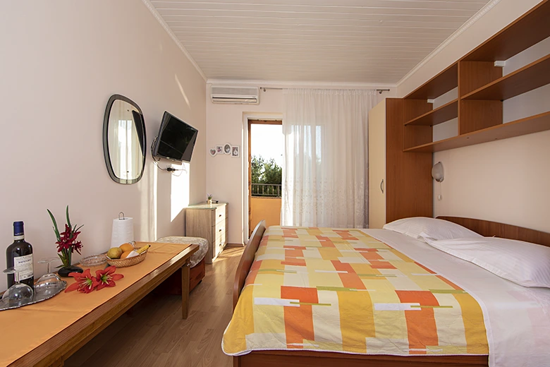 Apartments Grozdana, Tučepi - bedroom