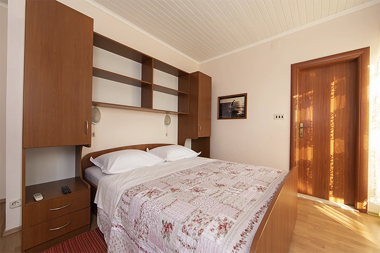 Apartments Grozdana, Tučepi - bedroom