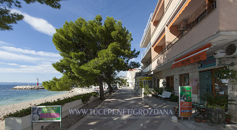 apartments Grozdana, Tučepi - promenade