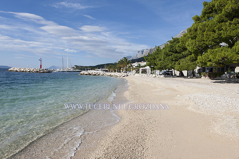 apartments Grozdana, Tučepi - beach in front of house