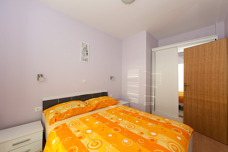 Apartments Gujinović, Tučepi - bedroom