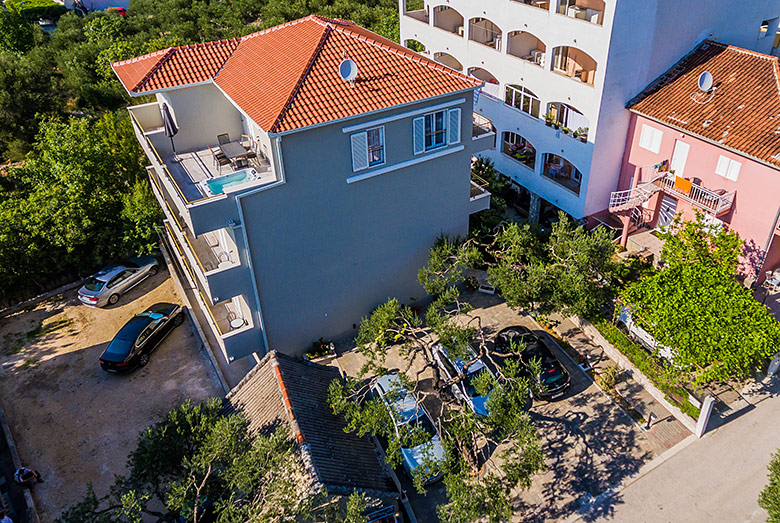 Apartments Gujinović, Tučepi - house aerial