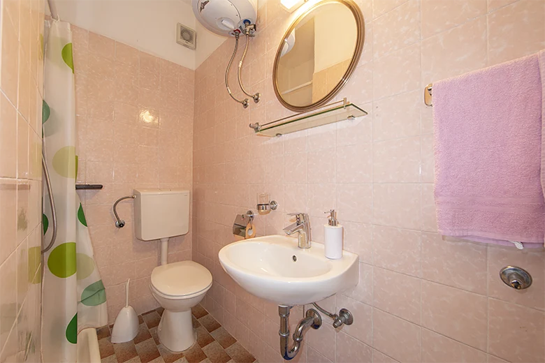 Apartments Ineska, Tučepi - bathroom