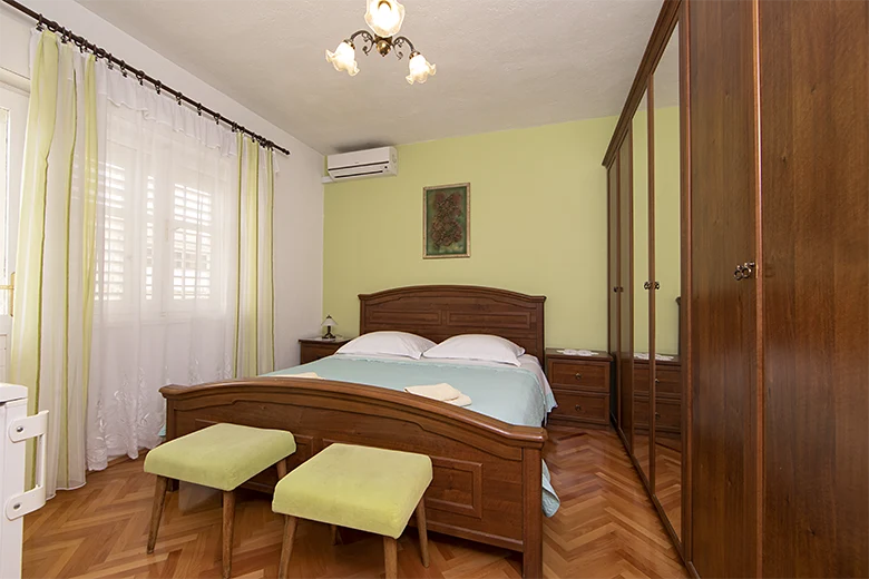 Apartments Ineska, Tučepi - bedroom