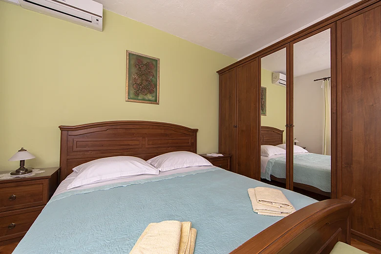 Apartments Ineska, Tučepi - bedroom