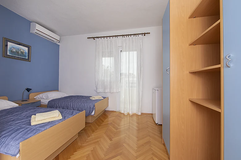 Apartments Ineska, Tučepi - bedroom