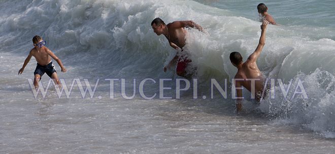 big but gentle sea waves