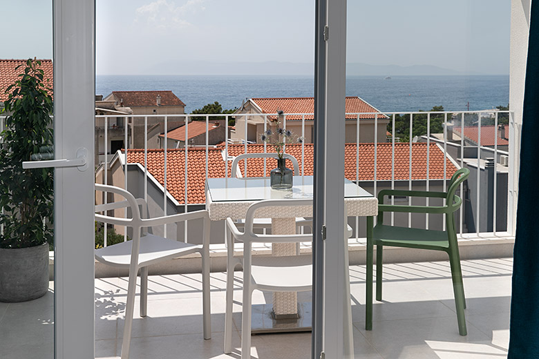 apartments Ivana, Tučepi - large balcony with sea view