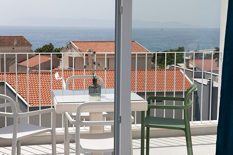 apartments Ivana, Tučepi - large balcony with sea view