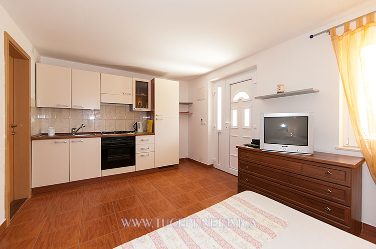 Apartments Ivica, Tučepi - kitchen