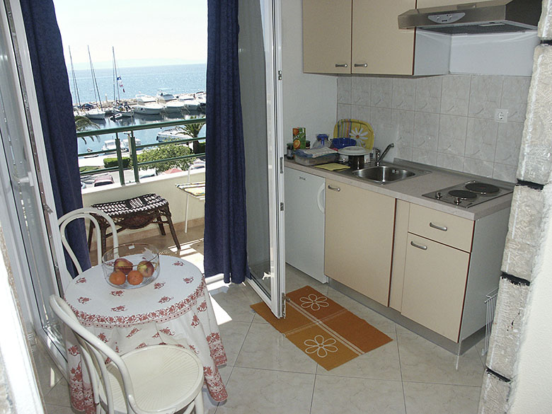 kitchen - apartments Ivo, Tučepi