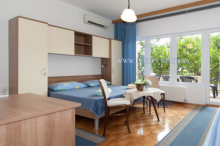 Apartments Jana, Tučepi - bedroom