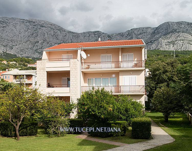 apartments Jana, Tučepi - house in natural environment