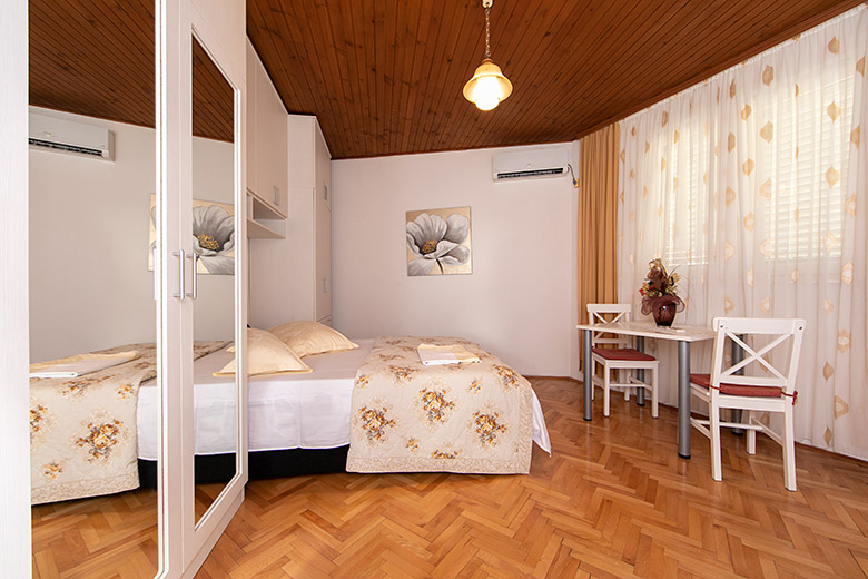 Apartments Jasna, Tučepi - bedroom