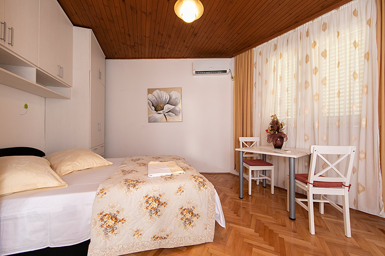 Apartments Jasna, Tučepi - bedroom