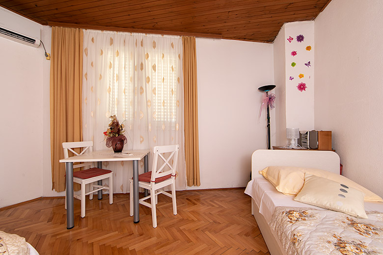 Apartments Jasna, Tučepi - bedroom