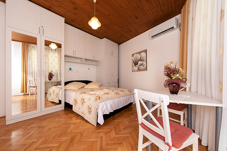 Apartments Jasna, Tučepi - bedroom