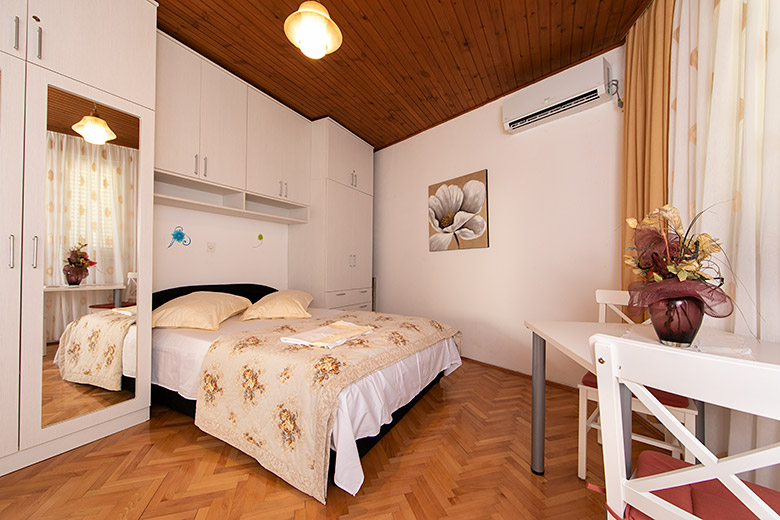 Apartments Jasna, Tučepi - bedroom