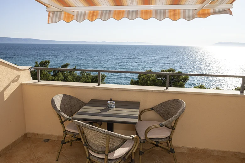 apartments Kamena, Tučepi - balcony with sea view