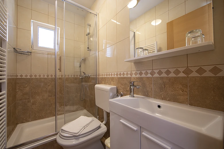 bathroom - apartments Kamena, Tučepi