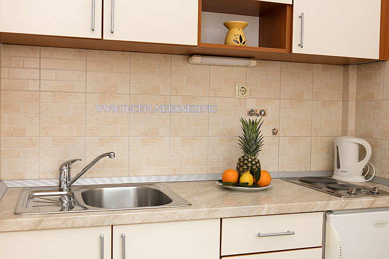 apartments Villa 750, Kneevi, Tuepi - kitchen desk