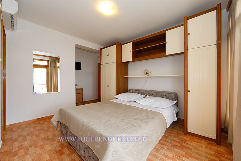 apartments Villa 750, Tuepi - bedroom