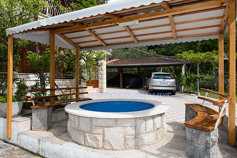 apartments Villa 750, Kneevi, Tuepi - small pool with interior springs
