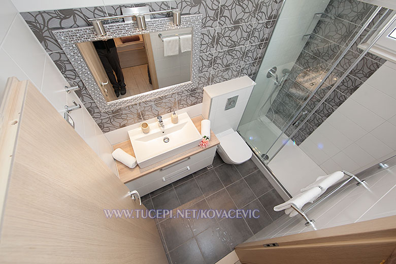 Apartments Kovačević, Tučepi - bathroom