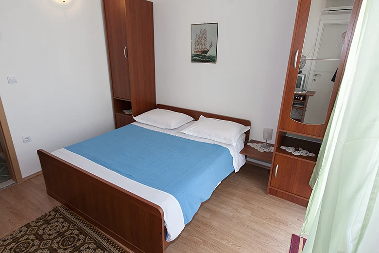 Apartments Leo, Tučepi - bedroom