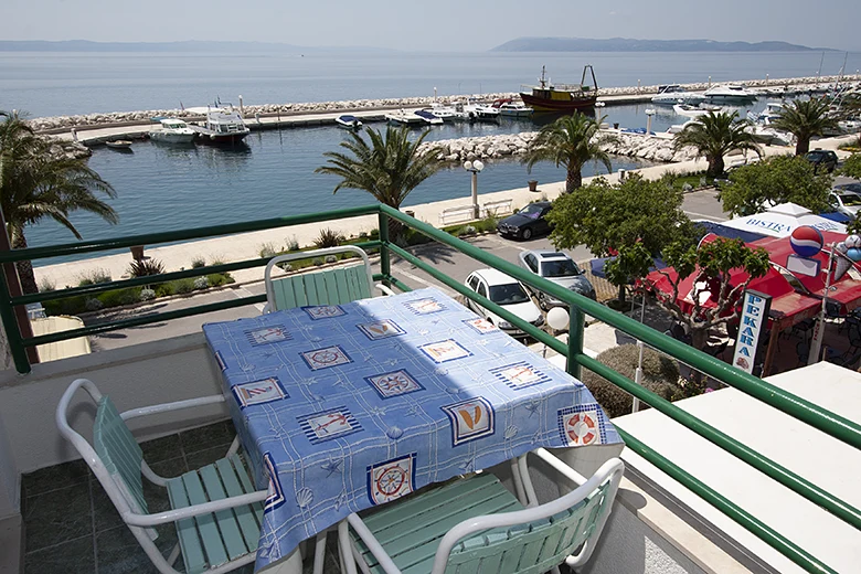 Apartments Leo, Tučepi - balcony with sea view