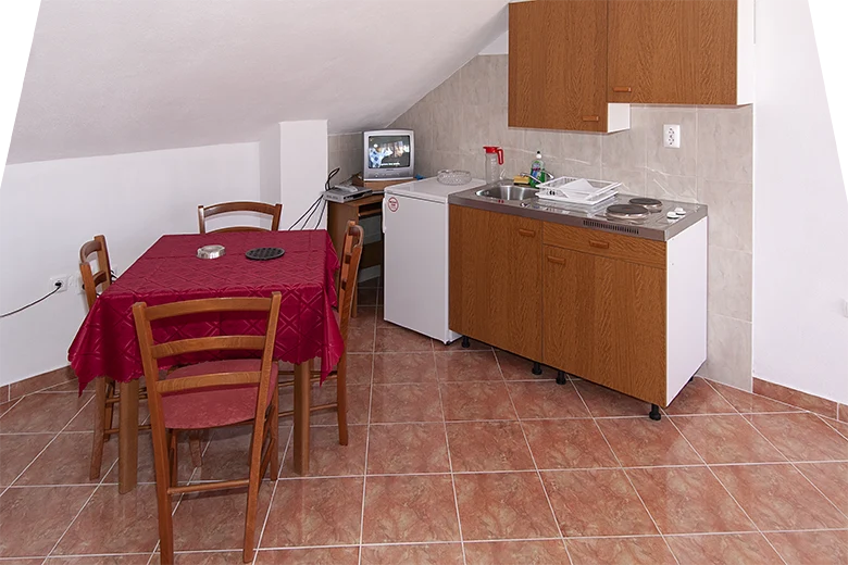 Apartments Leo, Tučepi - kitchen