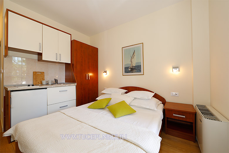 Apartments Villa Lili, Tučepi - bedroom