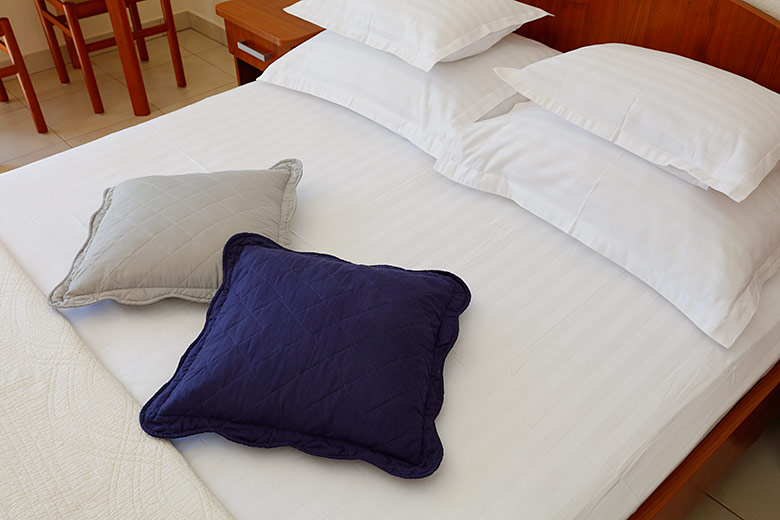 Apartments Villa Lili, Tučepi - bed pillows