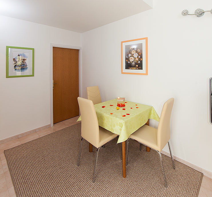 Apartments Matić, Tučepi - dining room