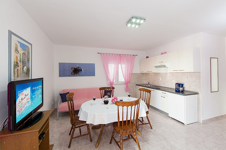 Apartments Matić, Tučepi - living and dining room