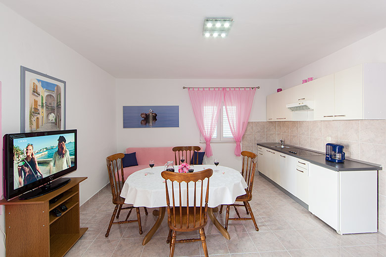 Apartments Matić, Tučepi - living and dining room