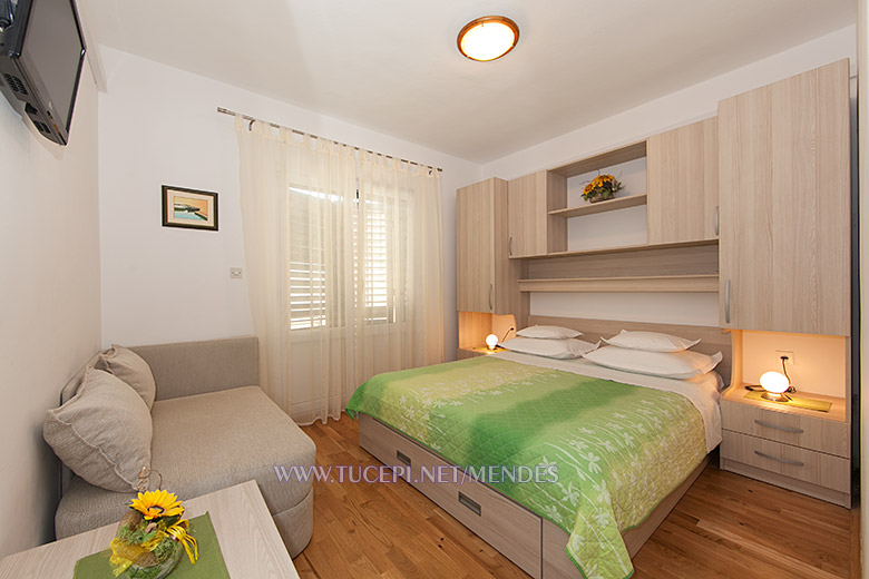 10: A2+1, bedroom, Apartments Mendeš, Tučepi