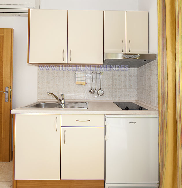 kitchen - Apartments Mendeš, Tučepi