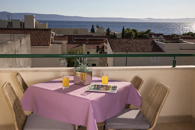 6: A3+1, balcony with sea view - Apartments Mendeš, Tučepi