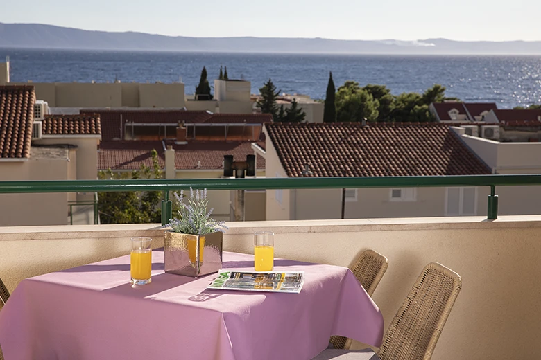 6: A3+1, balcony with sea view - Apartments Mendeš, Tučepi