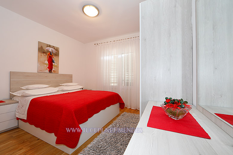 9: A2, bedroom, Apartments Mendeš, Tučepi