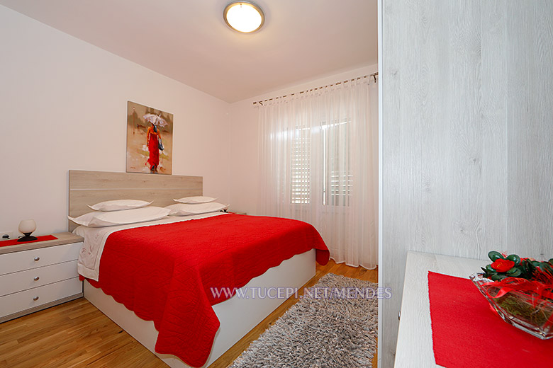 9: A2, bedroom, Apartments Mendeš, Tučepi