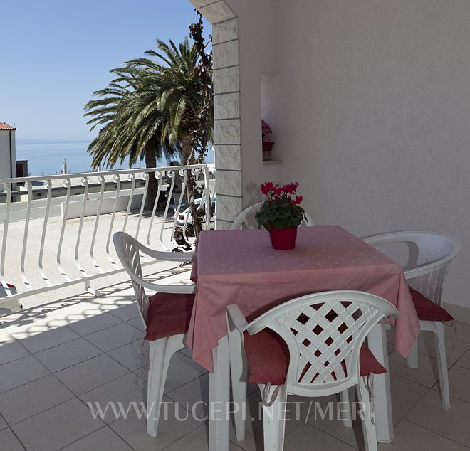 Apartments Meri, Tučepi - balcony with sea view