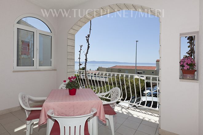 Apartments Meri, Tučepi - balcony with sea view