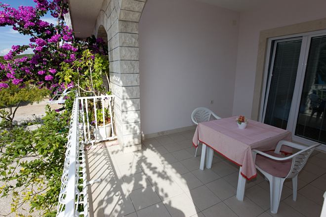 Apartments Meri, Tučepi - balcony with sea view