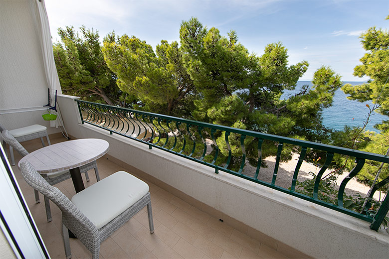 Apartments Mihaljević, Tučepi - balcony with sea view