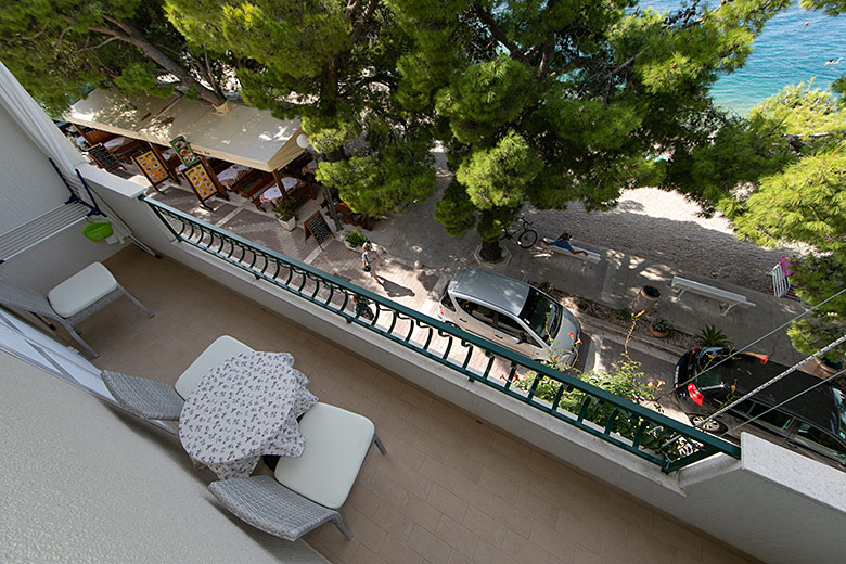 Apartments Mihaljević, Tučepi - balcony with sea view